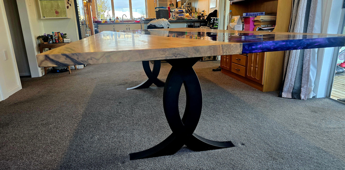 Mangeo Dining Table