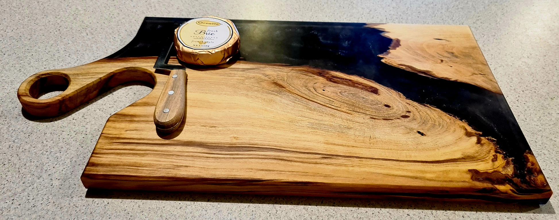 Resin cutting board