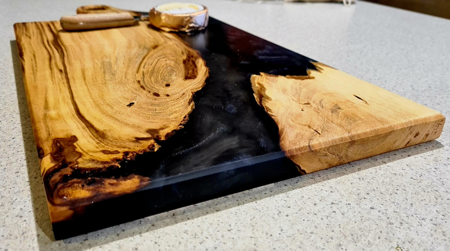 Resin cutting board