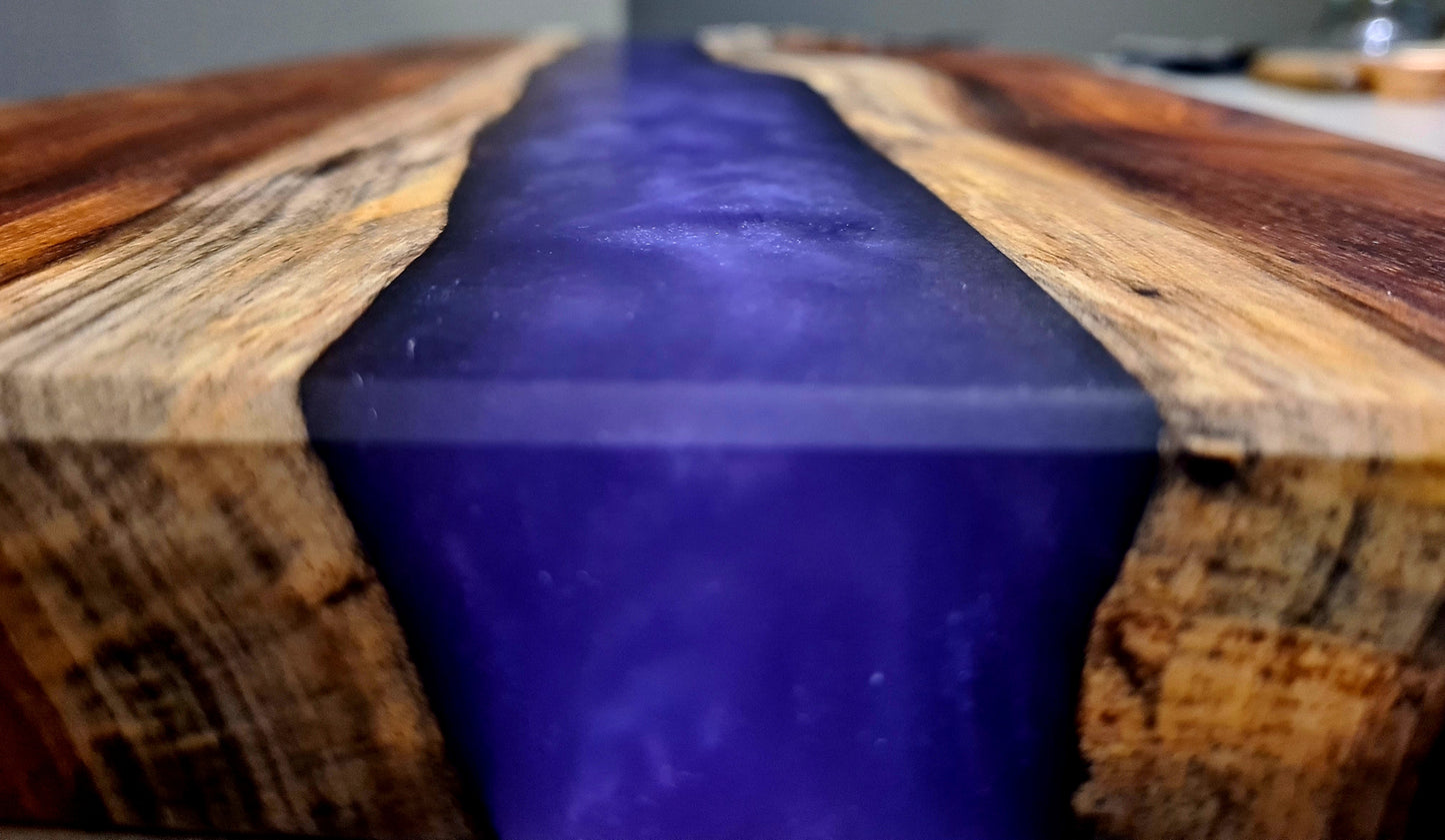 Resin cutting board