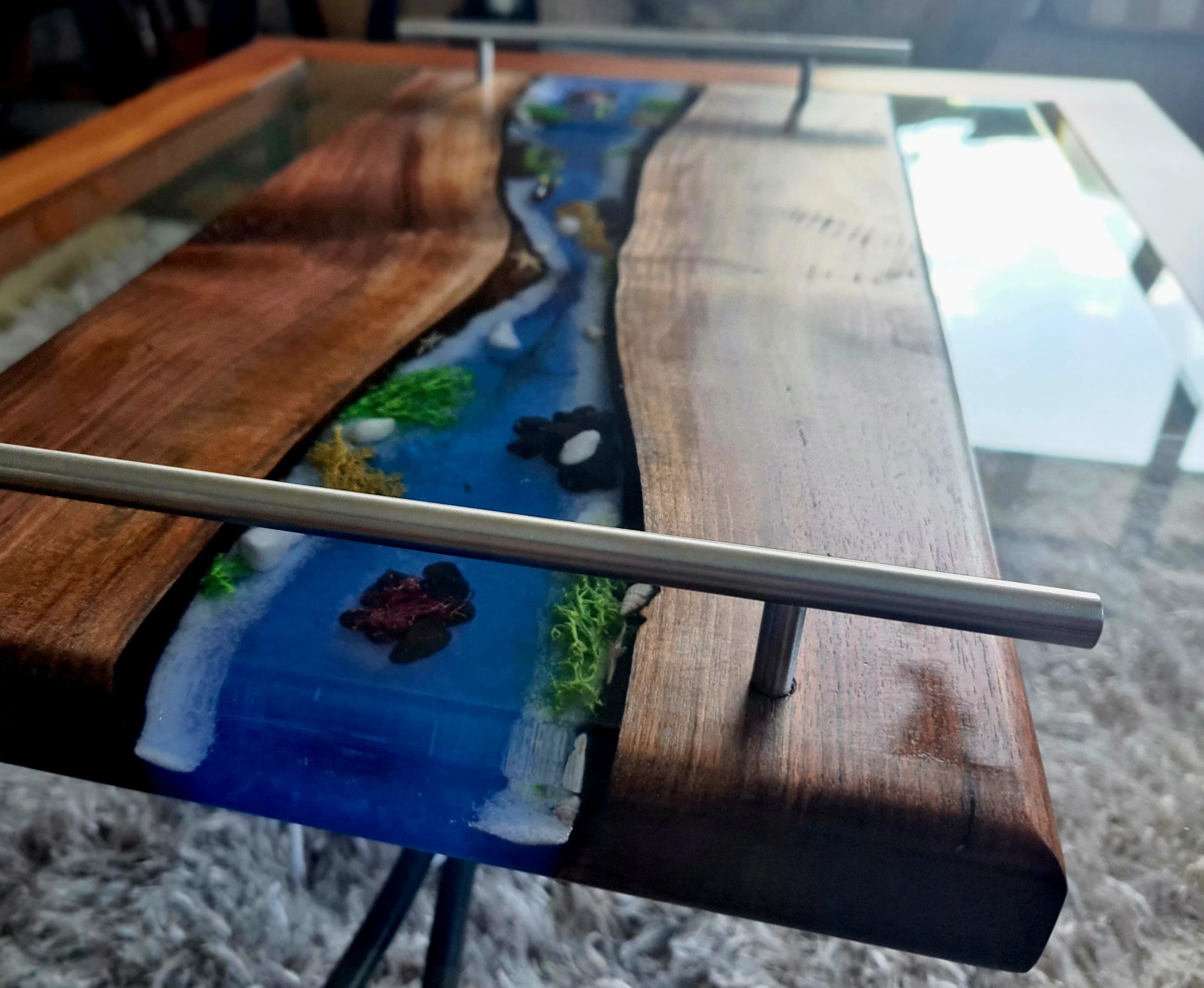 Resin serving board